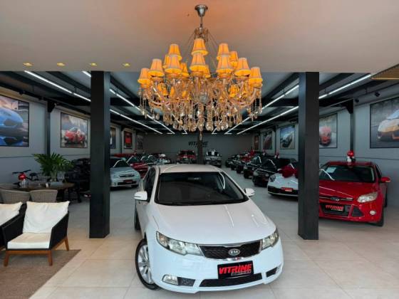 KIA CERATO 1.6 SX3 16V GASOLINA 4P AUTOMÁTICO KIA CERATO 1.6 SX3 16V GASOLINA 4P AUTOMÁTICO